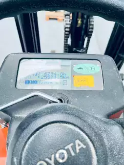 Elektryczne 4-kołowe 2003  Toyota 7 FBMF (12)