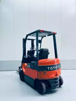 Elektryczne 4-kołowe 2003  Toyota 7 FBMF (2)