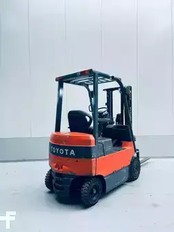 Elektryczne 4-kołowe 2003  Toyota 7 FBMF (3)