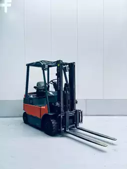 Elektryczne 4-kołowe 2003  Toyota 7 FBMF (5)