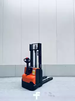 Stacker pedestre 2014  BT SWE100 (4)