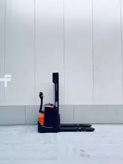 Stacker pedestre 2014  BT SWE100 (5)