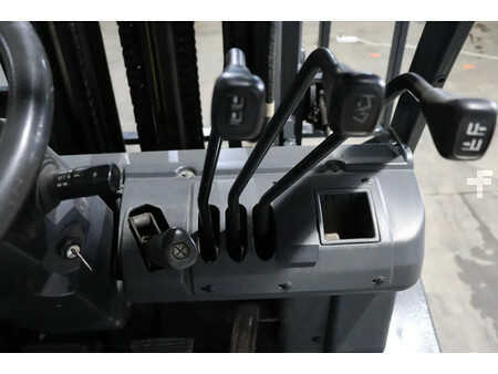 LPG VZV 2011  Nissan A30LQ (7)