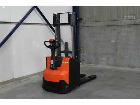 Stacker pedestre 2019  Toyota SWE120L (2)
