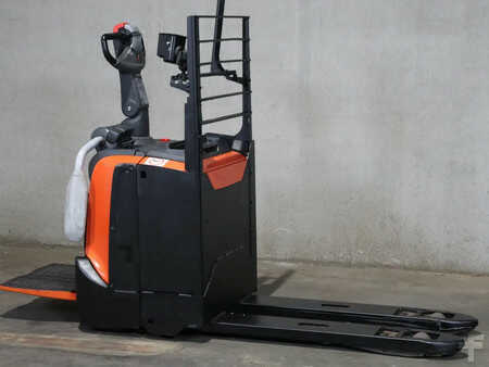 Nízkozdvižný vozík 2018 BT LPE200 (1)