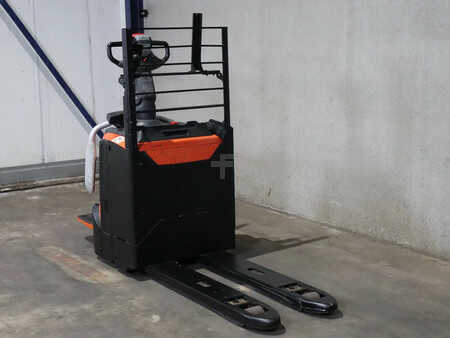 Nízkozdvižný vozík 2018 BT LPE200 (2)