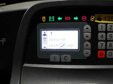 Elektro čtyřkolový VZV 2017  BT RRE180 (8)