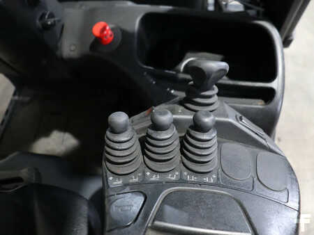 Sähkö - 4 pyör 2017  Linde E16 C (8)