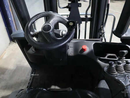 Sähkö - 4 pyör 2017  Linde E16 C (8)