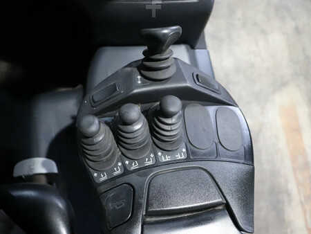 Sähkö - 4 pyör 2017  Linde E16 C (7)