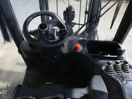 Sähkö - 4 pyör 2017  Linde E16 C (8)