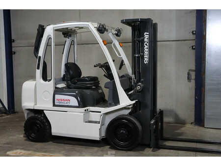 Dieselový VZV 2014  Nissan A25Q (1)