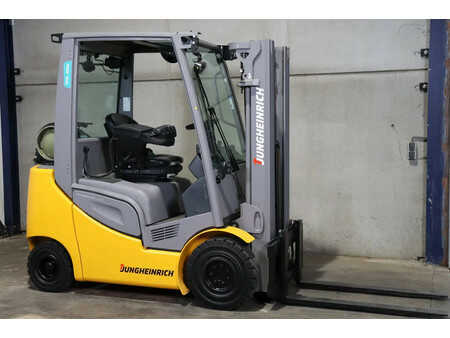 Gas gaffeltruck 2019  Jungheinrich TFG 320s (1)