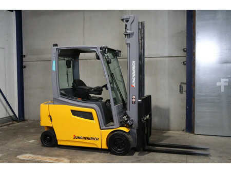 Elektromos 4 kerekű 2019  Jungheinrich EFG 320 (1)