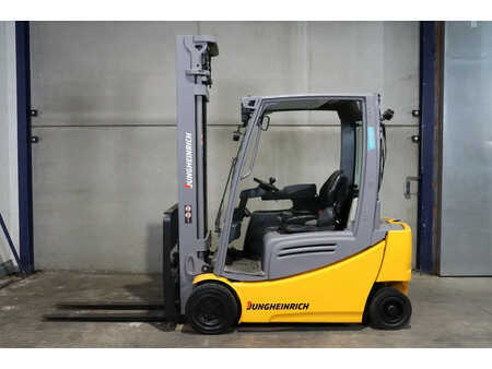 Elektromos 4 kerekű 2019  Jungheinrich EFG 320 (4)