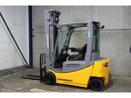 Elektromos 4 kerekű 2019  Jungheinrich EFG 320 (5)