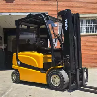 Chariots électriques à 4 roues 2016  Yale ERP 25 VL (1)