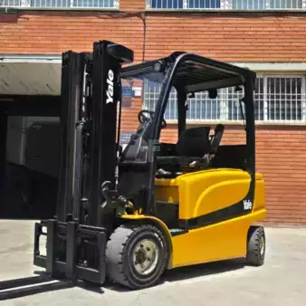 Chariots électriques à 4 roues 2016  Yale ERP 25 VL (2)