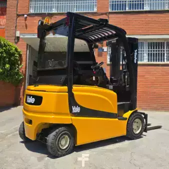 Chariots électriques à 4 roues 2016  Yale ERP 25 VL (3)
