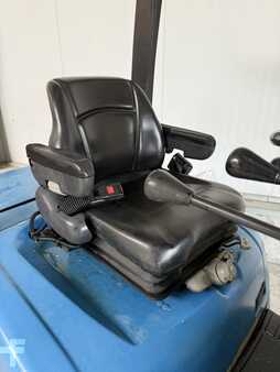 Chariots élévateurs diesel 2015  Yale GDP25 (16)