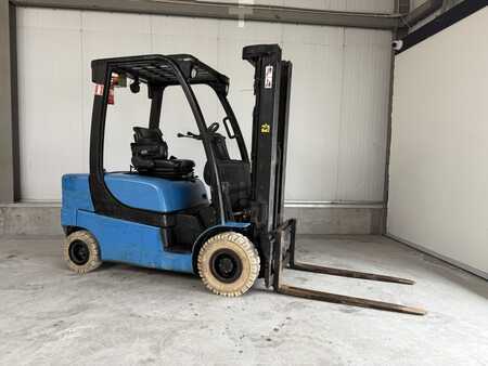 Chariots élévateurs diesel 2015  Yale GDP25 (8)