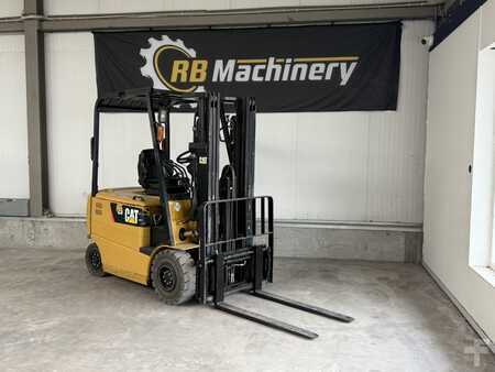 Eléctrico - 4 rodas 2014  CAT Lift Trucks EP25K PAC (2)