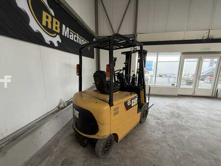 Eléctrico - 4 rodas 2014  CAT Lift Trucks EP25K PAC (3)