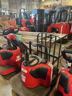 Electric Pallet Jacks 2013  Raymond 841-FRE80L (1)
