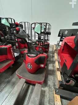 Electric Pallet Jacks 2014  Raymond 841-FRE80L (1)