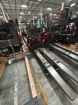 Electric Pallet Jacks 2014  Raymond 841-FRE80L (2)