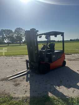 Sähkö - 4 pyör 2014  Toyota traigo 8FBMT35 (1)