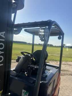 Sähkö - 4 pyör 2014  Toyota traigo 8FBMT35 (13)