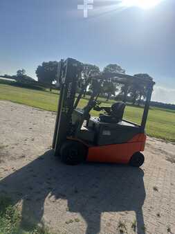 Sähkö - 4 pyör 2014  Toyota traigo 8FBMT35 (5)