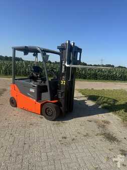 Sähkö - 4 pyör 2014  Toyota traigo 8FBMT35 (6)