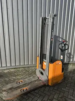 Stacker pedestre 2005  Still egv14 (1)