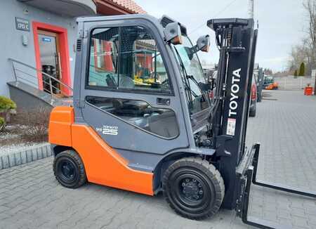 Diesel Forklifts 2014  Toyota 02-8FDF25 (2)