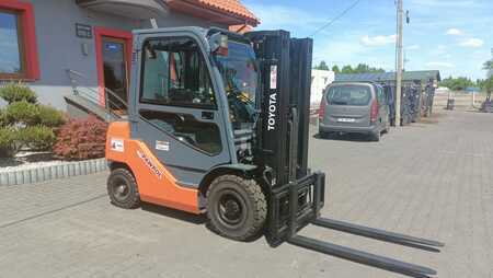 Dieselstapler 2014  Toyota 02-8FDF25 (1)