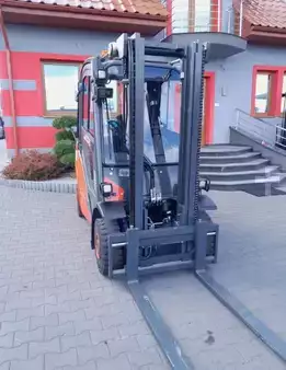 Wózki gazowe 2017  Linde H25T-02 (5)