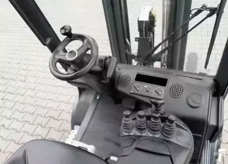 Wózki gazowe 2016  Linde H25T-02 (8)