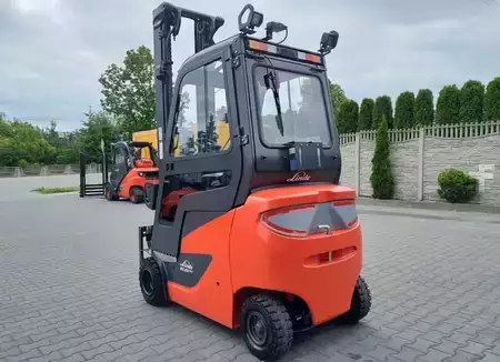 Elektryczne 4-kołowe 2023  Linde EG20PH-02 (2)