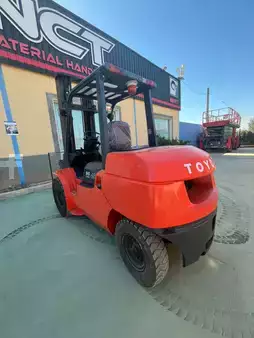 Dieselový VZV 2008  Toyota 42-7FD45 (8)
