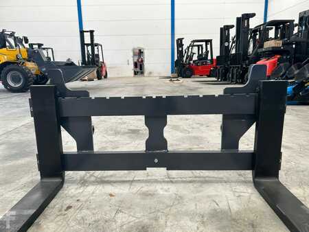 Empilhador telescópico-Fixo  NCT TH25.6 4X4 Telehandler (2)