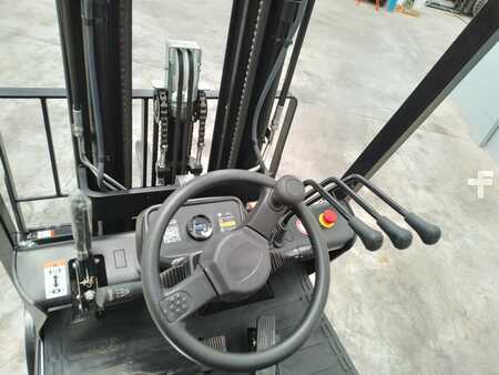 Elektromos 3 kerekű 2025  NCT 5FBE15 New Lithium Triplex (3)