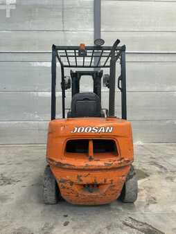 Wózki widłowe diesel 2015  Doosan D30S-5 triplex 4.73 mt (6)