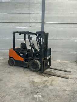 Wózki widłowe diesel 2015  Doosan D30S-5 triplex 4.73 mt (1)