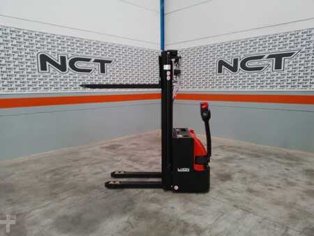 Ruční vysokozdvižný vozík 2025  EP Equipment WSA161 5 mt triplex Lithium (3 unit) (1)