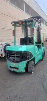 Dieseltruck 2002  Mitsubishi FD35k diesel  Fork positioner dealer price! (2)