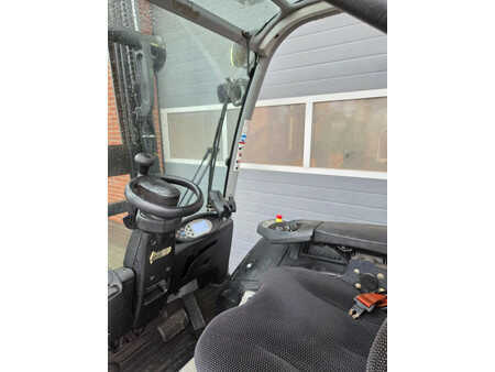 Elektromos 4 kerekű 2014  Still RX60-50 RX60-50/600 Triplex Freelift 4 functies (10)