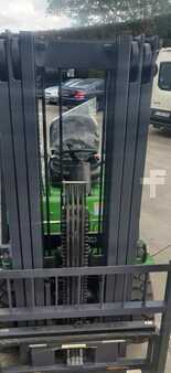 4-wiel elektrische heftrucks 2024  EP Equipment 25 (2)