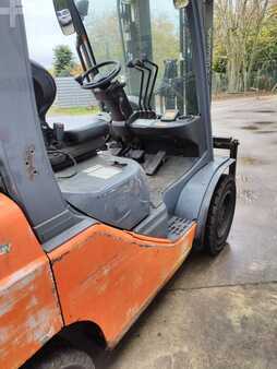 Carretilla elevadora GLP - Toyota 02-7 FGF (1)